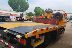 奇台附近拖车电话号码服务